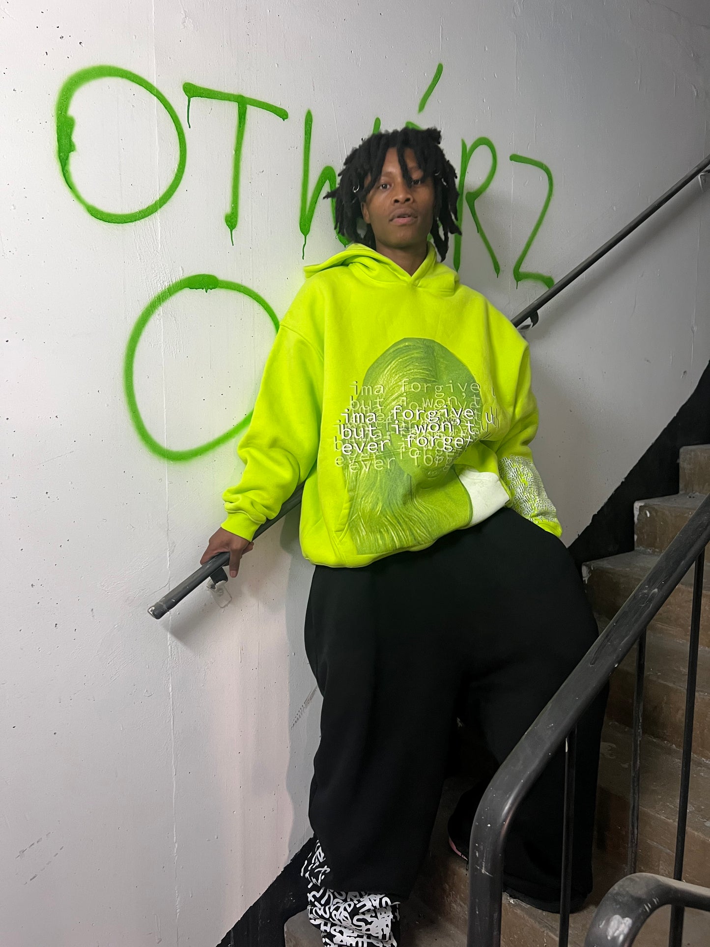 „unforgettable” neon hoodie
