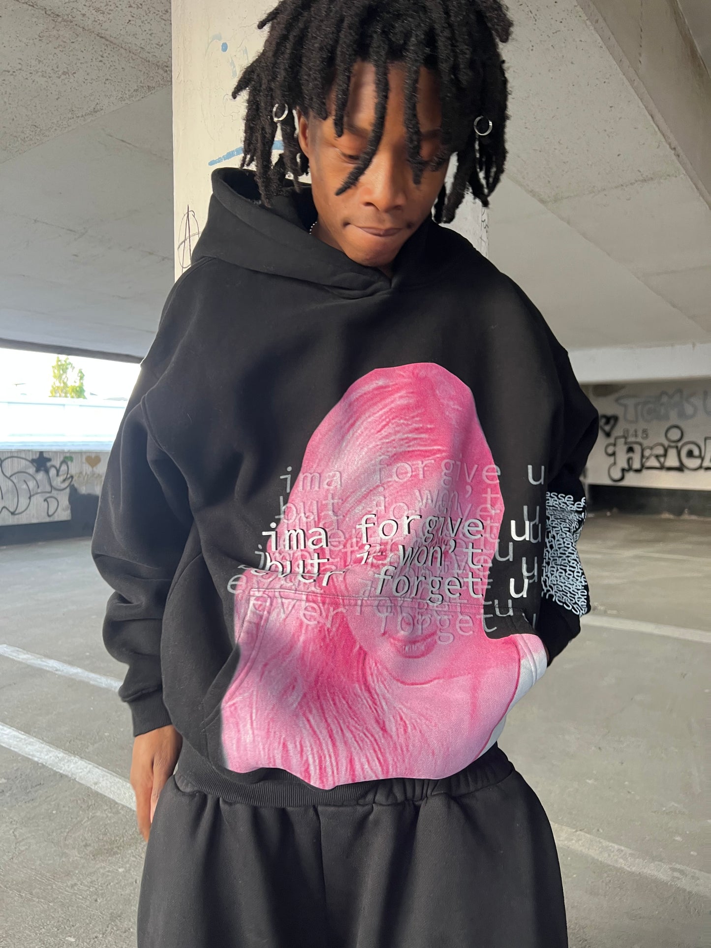 „unforgettable” black hoodie